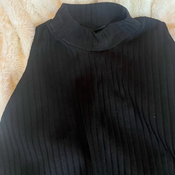 prettylittlething open sides black mock neck top - Picture 3 of 6